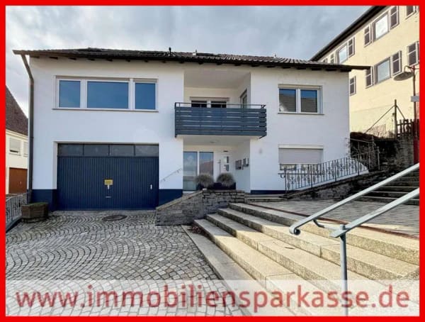 Immobilie in Wiernsheim - Solides Zweifamilienhaus in der Ortsmitte mit Terrasse und Garten  ! - Bild 0
