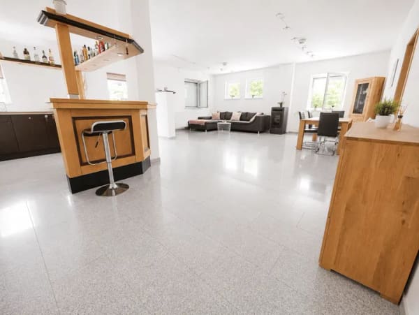Immobilie in Sulzbach/Saar - Außergewöhnliches Wohnensemble am Wald - ehemaliges Schützenhaus mit viel Platz & zwei zusätzlichen Wohnungen - Bild 1