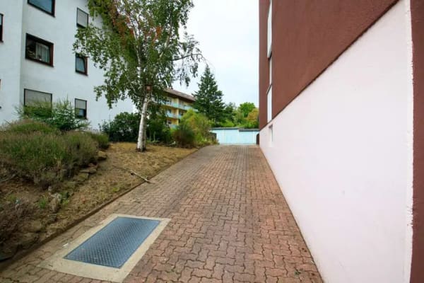 Immobilie in Speyer - Renovierungsbedürftige 4 ZKB mit Tageslichtbad, Loggia und Garage in guter Lage Speyer - Bild 3