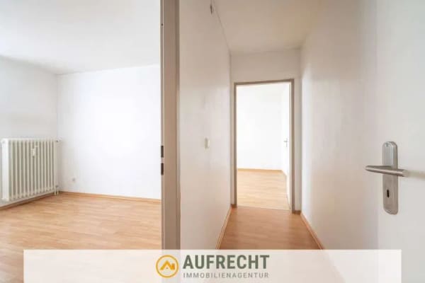 Immobilie in Unterschleißheim - A U F R E C H T ° LEBEN IN UNTERSCHLEIßHEIM° geräumige 3 Zi-Wohnung mit 2 Balkonen - Bild 3