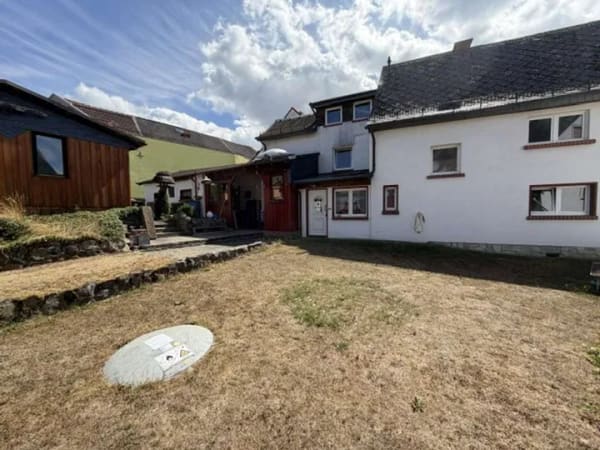 Immobilie in Weilmünster - Historisches Fachwerkhaus mit Werkraum und geschlossenem Carport - Bild 0
