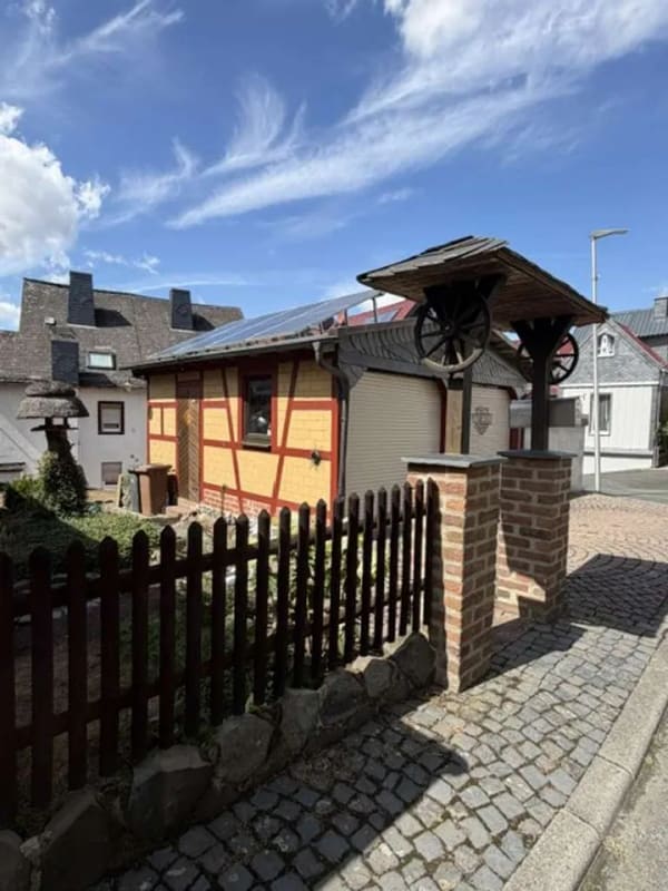 Immobilie in Weilmünster - Historisches Fachwerkhaus mit Werkraum und geschlossenem Carport - Bild 1