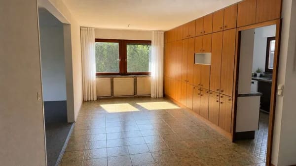 Immobilie in Sauerlach - VIEL PLATZ, VIELE MÖGLICHKEITEN - FAMILIENHAUS MIT GROßEM GARTEN & POTENZIAL - Bild 2
