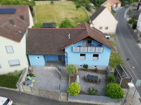 Immobilie in Obernbreit - Wohnen mit Weite – Einfamilienhaus auf außergewöhnlich großzügigem Grundstück - Bild 0