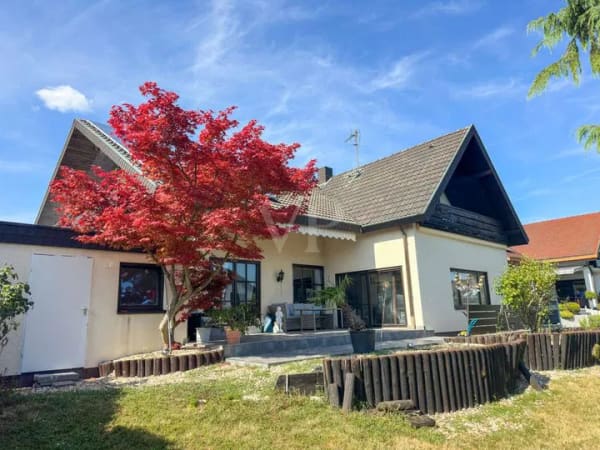 Immobilie in Ubstadt-Weiher - Traumhafte Erdgeschosswohnung mit Garten und Garage in beliebter Wohnlage von Ubstadt - Bild 0