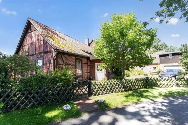 Immobilie in Wrestedt - HISTORISCHER LANDSITZ FÜR HAUSTIER- UND PFERDELIEBHABER IN FELDRANDLAGE MIT EIGENER KOPPEL - Bild 2