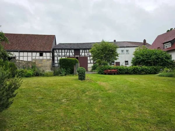 Immobilie in Untermerzbach - Traditionelles Bauernhaus mit Charme und tollem Grundstück zur weiteren Bebauung! - Bild 2