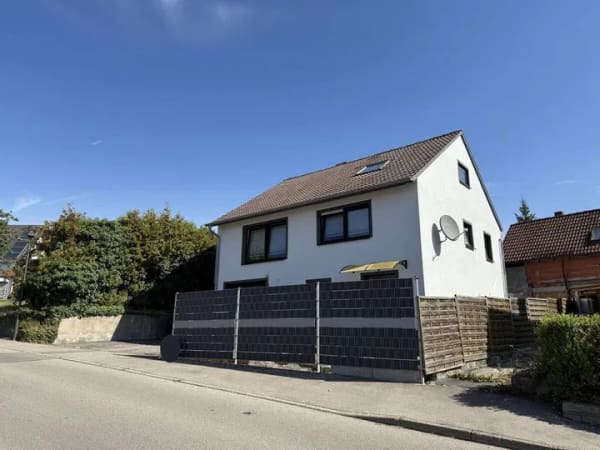 Immobilie in Fichtenau - Einfamilienhaus mit zwei Einzelgaragen - Bild 1