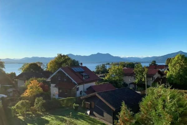 Immobilie in Gstadt am Chiemsee - Die Fraueninsel im Blick und dem See ganz nah  - Bild 0