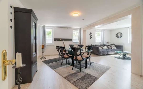 Immobilie in Vöhrenbach - Großzügig, zentral und modern – 4,5-Zimmer-Wohnung im Herzen von Vöhrenbach - Bild 1