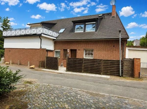 Immobilie in Geesthacht - Großzügiges Einfamilienhaus mit Dachterrasse & Garage in zentraler Lage von Geesthacht - Bild 2