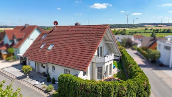 Immobilie in Helmstadt - Ein Zuhause zum Ankommen - stilvoll modernisiert und mit einem Garten, der zum Verweilen einlädt - Bild 1