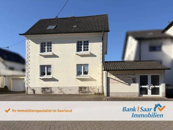 Immobilie in Illingen - Vielseitiges Mehrfamilienhaus mit tollem Anbau und großem Entwicklungspotenzial in Illingen - Bild 0