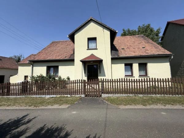Immobilie in Schkölen - Einfamilienhaus in Traumlage mit Garage und Nebengelass - Bild 0