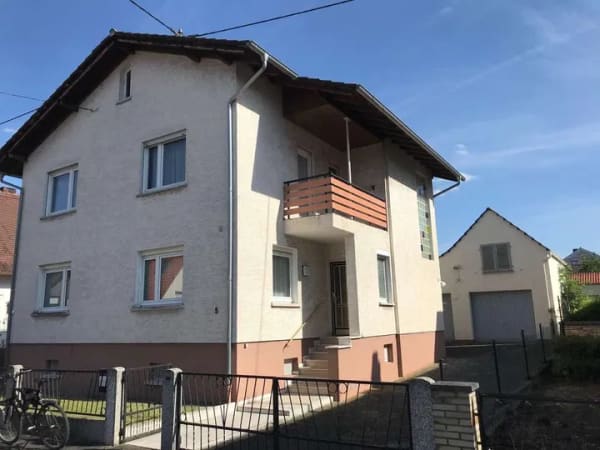 Immobilie in Florstadt - Freistehendes Zweifamilienhaus - Selbstnutzung im EG und OG vermietet - mit Garten und Freisitz - Bild 0