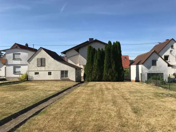 Immobilie in Florstadt - Freistehendes Zweifamilienhaus - Selbstnutzung im EG und OG vermietet - mit Garten und Freisitz - Bild 3