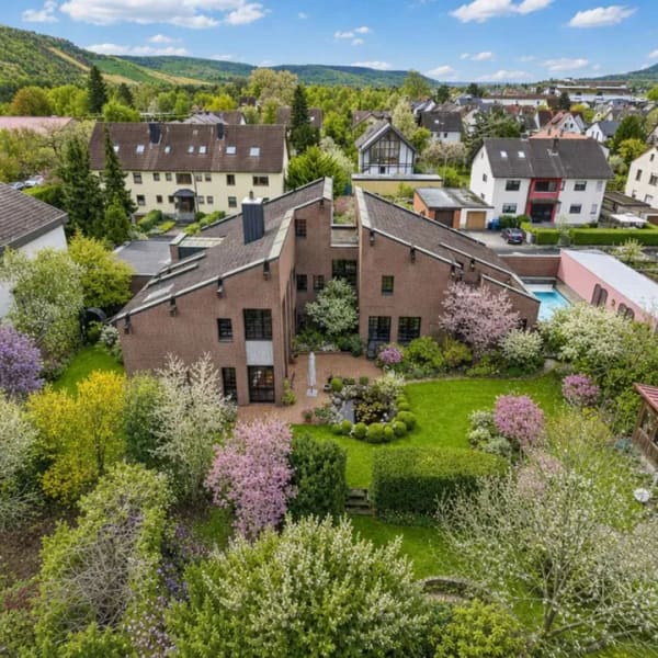 Immobilie in Zellingen - Wohnen und Arbeiten in Zellingen: ein Architekturhighlight mit viel Platz - Bild 3