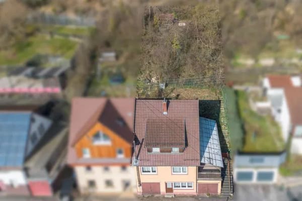 Immobilie in Vaihingen an der Enz - Doppelhaushälfte bietet viel Raum zum sofort einziehen und weiterentwickeln. - Bild 0