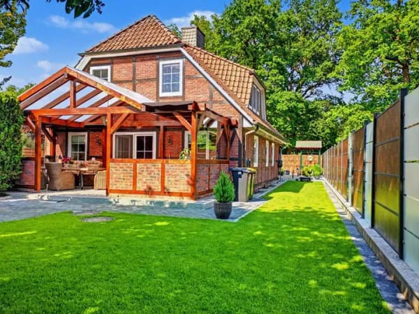 Immobilie in Zeven - Einziehen und wohlfühlen: Familiäres Einfamilienhaus mit Wintergarten und Designküche in Zeven - Bild 0