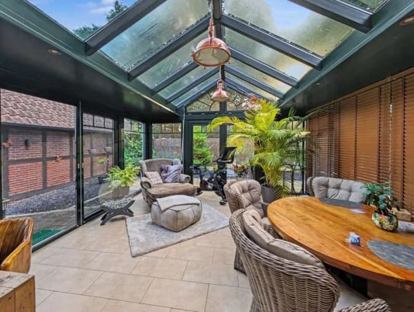 Immobilie in Zeven - Einziehen und wohlfühlen: Familiäres Einfamilienhaus mit Wintergarten und Designküche in Zeven - Bild 2