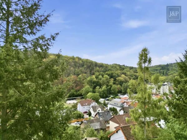 Immobilie in Eppstein - Mitten im Grünen: Großzügiges Splitlevel-Haus mit Einliegerwohnung in Eppstein - Bild 1
