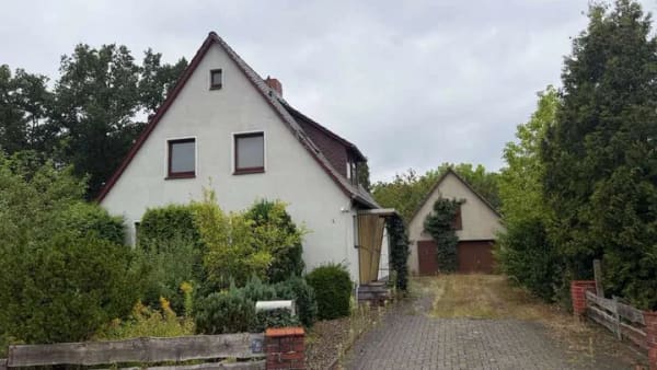 Immobilie in Bienenbüttel - Einfamilienhaus mit großzügigem Garten und separatem Nebengebäude - Bild 0