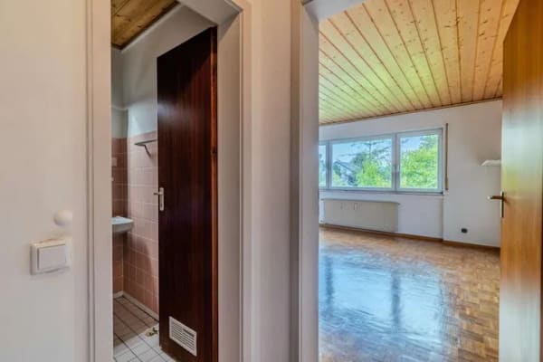 Immobilie in Emmendingen - Helle 1-Zimmer-Wohnung in ruhiger Lage mit Einbauküche und Gartennutzung !  - Bild 1