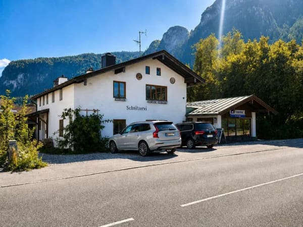 Immobilie in Schönau am Königssee - Viel Raum, großes Grundstück und Entwicklungspotenzial - Bild 1