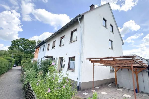 Immobilie in Ettlingen - REIHENENDHAUS MIT TERRASSE, GARTEN, HOFFLÄCHE UND GARAGE IN VERKEHRSBERUHIGTER SPIELSTRASSE - Bild 0