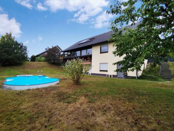 Immobilie in Mainleus - Traumhaftes Familiendomizil mit Wellness-Oase, Einliegerwohnung & Büro-/Ladenfläche in 95336 Mainleus - Bild 3