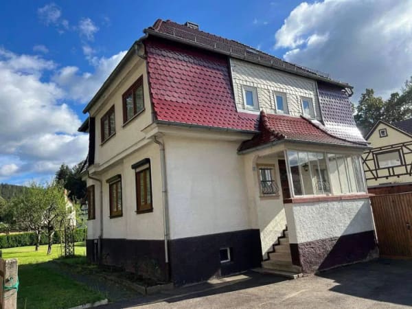 Immobilie in Tambach-Dietharz - KAUFPREISREDUZIERUNG - Charmantes Ein- oder Zweifamilienhaus in bester Ortsrandlage – Natur vor der Haustür - Bild 1