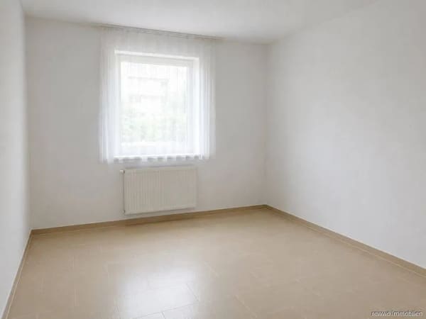 Immobilie in Burgkirchen an der Alz - Attraktives Wohnungspaket in Burgkirchen - 2- & 4-Zimmer-Wohnung mit Balkon, Aufzug & 3 Stellplätzen - Bild 2