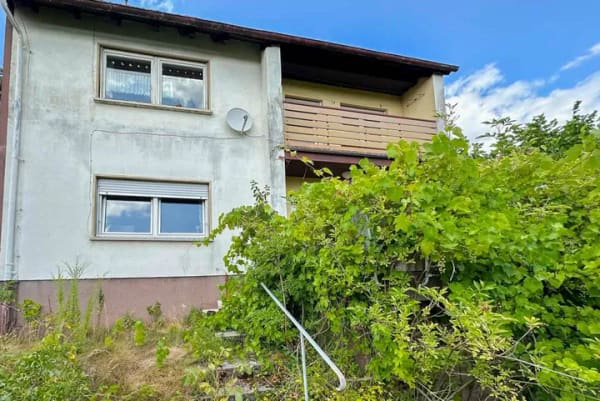 Immobilie in Eggolsheim - Sanierungsbedürftiges Einfamilienhaus mit viel Platz und großem Grundstück in Eggolsheim - Bild 2