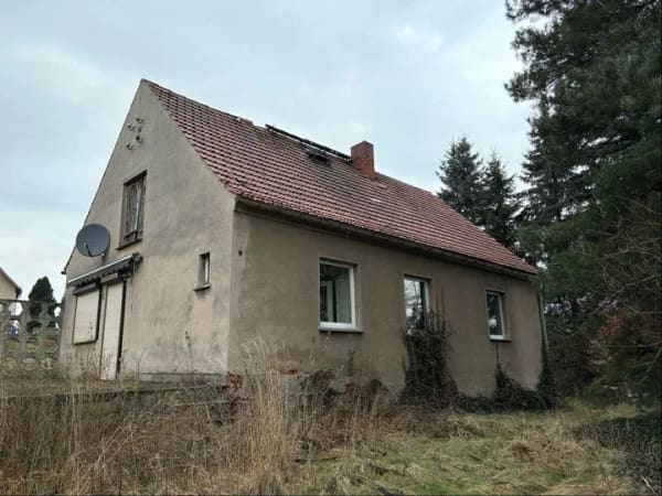 Immobilie in Schönau-Berzdorf auf dem Eigen - Sanierungsobjekt mit Familienpotential ! - Bild 1