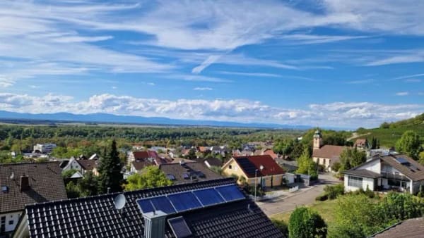 Immobilie in Bad Bellingen - Großes, gepflegtes Anwesen mit vier Einheiten und Doppelgarage
 - Bild 1