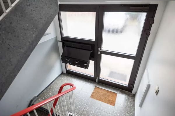 Immobilie in Delmenhorst - *** FAMILIENFREUNDLICHE LAGE - VERMIETETE ETW im DGL - ECHTHOLZPARKETT und STELLPLATZ *** - Bild 2