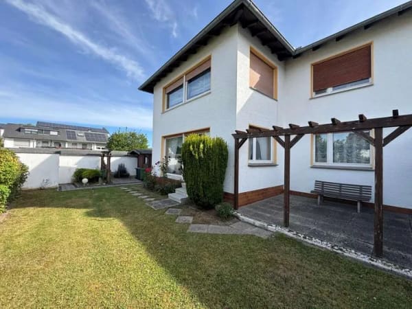 Immobilie in Bad Sassendorf - ZU VERKAUFEN: Zweifamilienhaus mit 6 Garagen und Entwicklungspotenzial in Bad Sassendorf - Bild 2