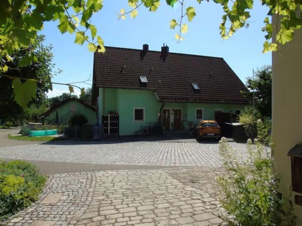 Immobilie in Burgheim - In ruhiger Lage moderniesierte Souterrain-Wohnung mit Terrasse, Garten und Stellplatz - Bild 0