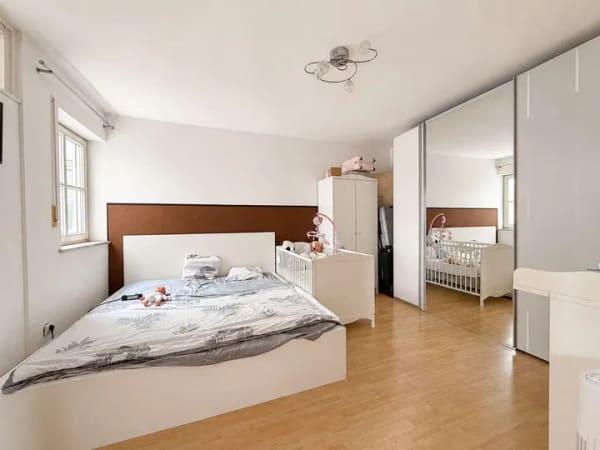 Immobilie in Eggenfelden - Hell & gepflegt! Frei werdende 2-Zimmerwohnung mit EBK und Aufzug am Stadtplatz von Eggenfelden - Bild 3