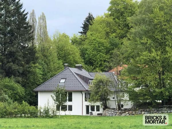 Immobilie in Berg - Ein Zuhause mit Charakter, exklusive Villa auf traumhaftem Grundstück mit Einliegerwohnung - Bild 1