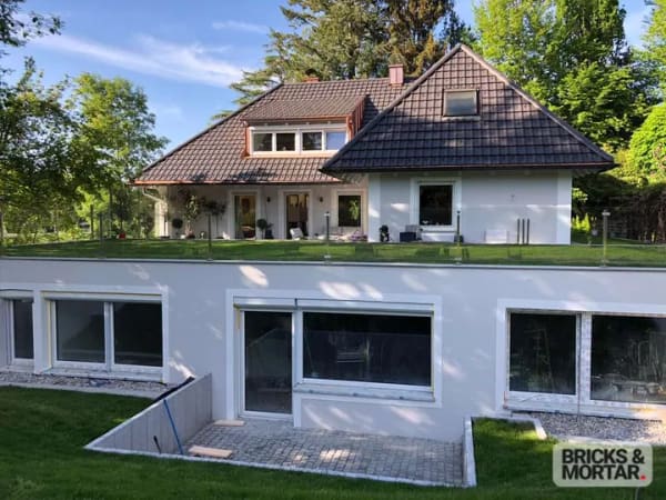 Immobilie in Berg - Ein Zuhause mit Charakter, exklusive Villa auf traumhaftem Grundstück mit Einliegerwohnung - Bild 2