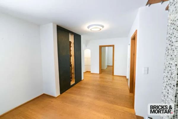 Immobilie in Berg - Ein Zuhause mit Charakter, exklusive Villa auf traumhaftem Grundstück mit Einliegerwohnung - Bild 4