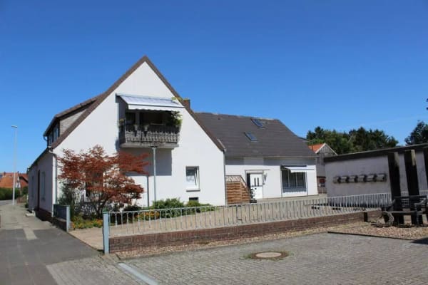 Immobilie in Hilgermissen - Ein Grundstück mit zwei Immobilien. Sechs  - Parteienhaus mit separatem  Bungalow. - Bild 1
