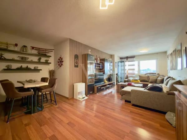 Immobilie in Lingen (Ems) - Modernisiert & bezugsfrei: Großzügige 2-Zimmer-Wohnung mit Loggia - Bild 1