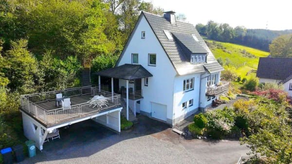 Immobilie in Eslohe - Charmantes Haus mit vielseitigem Nutzungspotential in herrlicher Lage - Bild 0