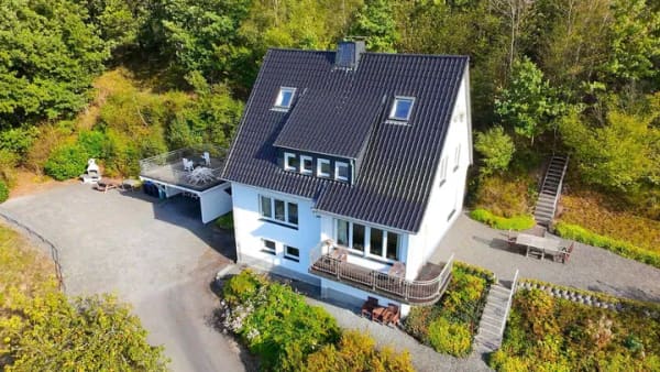 Immobilie in Eslohe - Charmantes Haus mit vielseitigem Nutzungspotential in herrlicher Lage - Bild 2