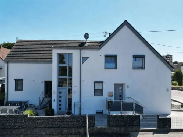 Immobilie in Herforst - Energie-effizientes Einfamilienhaus mit Einliegerwohnung, großem Garten und Gartenhaus - Bild 0