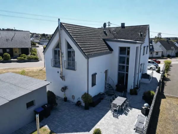 Immobilie in Herforst - Energie-effizientes Einfamilienhaus mit Einliegerwohnung, großem Garten und Gartenhaus - Bild 1