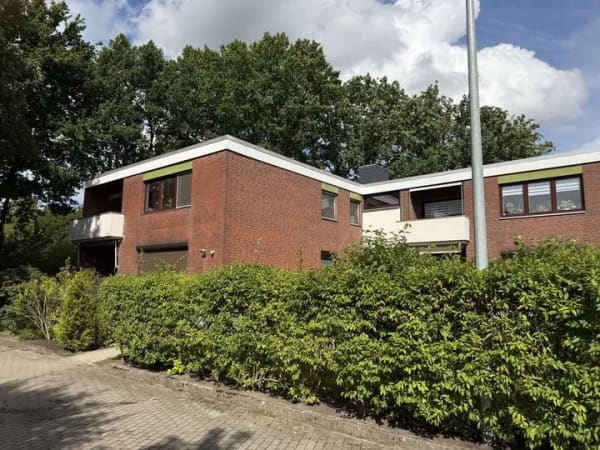 Immobilie in Tornesch - Stilvolle 2,5 Zimmer-Eigentumswohnung mit Balkon, Stellplatz und großem Kellerraum in 25436 Tornesch - Bild 0