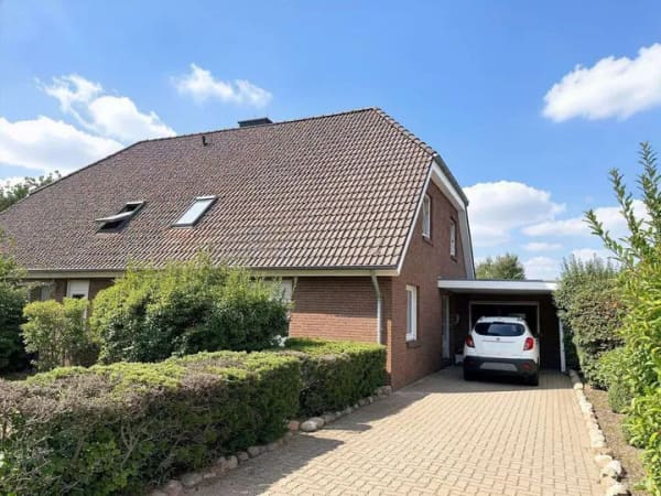 Immobilie in Jevenstedt - Ihre neue Kapitalanlage: Vermietetes Zweifamilienhaus mit je 4 Zimmern, Küche, Bad und Garage - Bild 0